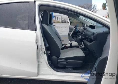 2016 Toyota Prius C One z USA, uszkodzony, nr VIN JTDKDTB32G1134101